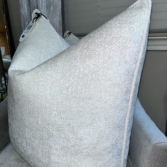 1-NWT CALLISTO HOME TEXTURED VELVET DECORATIVE PILLOWS (Please read description) - Picture 13 of 16